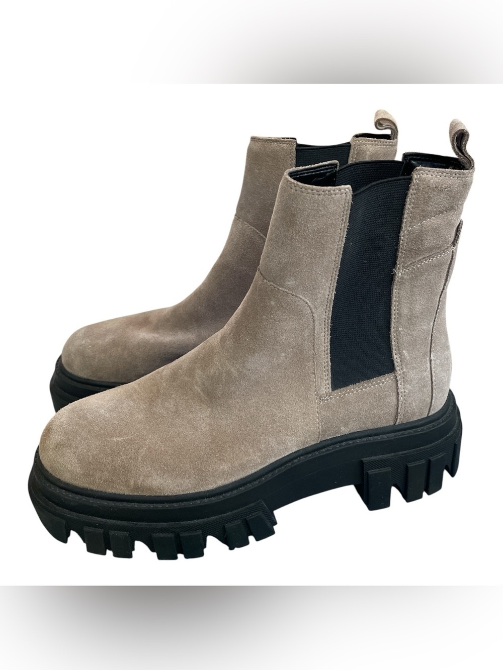 Marc Fisher Meron Tan Suede Lug Sole Chelsea Boots 7.5 Minimalist Utilitarian